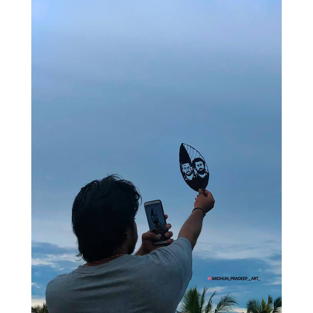 PradeepMidhun's tweet photo. @PrithviOfficial @PrimeVideoIN @roshanmathew22 @PrithvirajProd #kuruthionprime
#poster designed on leaf☺️🍃 https://t.co/RXAX4GgBV1
