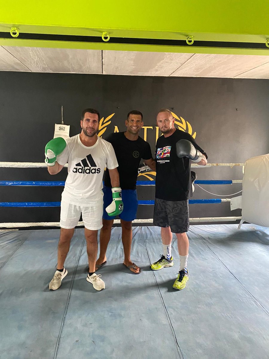 RickyPowWBC's tweet photo. Gran entreno mañanero en @mtkcostablanca con nuestros amigos de la @WBCBoxing @RiquelmeEnrique y @robertlharry197 👊🏻🥊🔥 @Cox_Energy @wbcmoro @wbcboxeo #WBC #CoxEnergy #Boxeo #Boxing #MTK #NoBoxing #NoLife @noboxingnolife2 https://t.co/GJSJfIN4Hb
