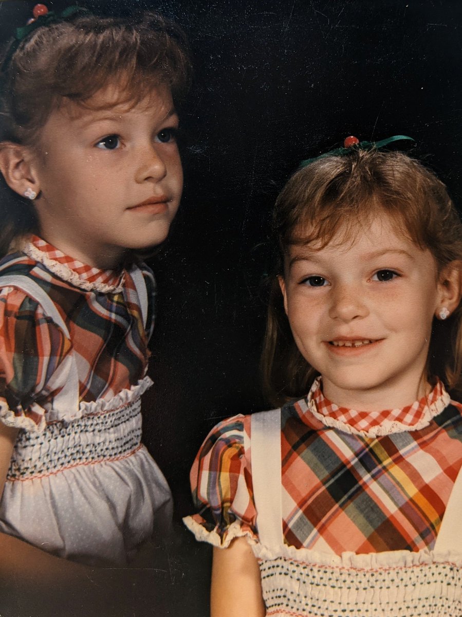 TBT: Mini Gwynnie goes to school a "few" years ago!! I hope all students, teachers and staff have an amazing year ahead. <a href="/KSNNews/">KSN News Wichita</a> #ksn #80stwoviewphotos #freckles