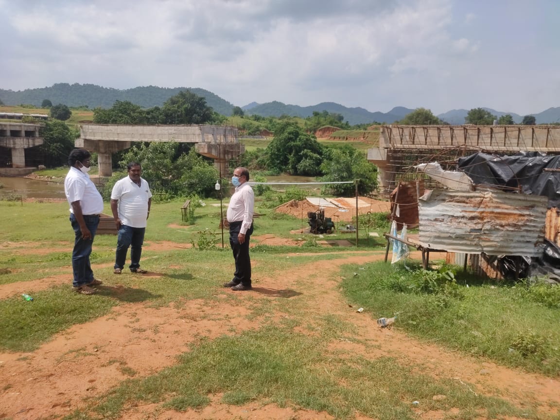 Construction of a High-Level bridge over Jhanjabati River on Parvatipur Laxmipur Road is underway. Chief Construction Engineer &amp; <a href="/PWD_Koraput/">PWD Koraput</a> team inspected the bridge, reviewed mix design &amp; casting of the girder. Work is being expedited &amp; expected to be completed by early 2022.