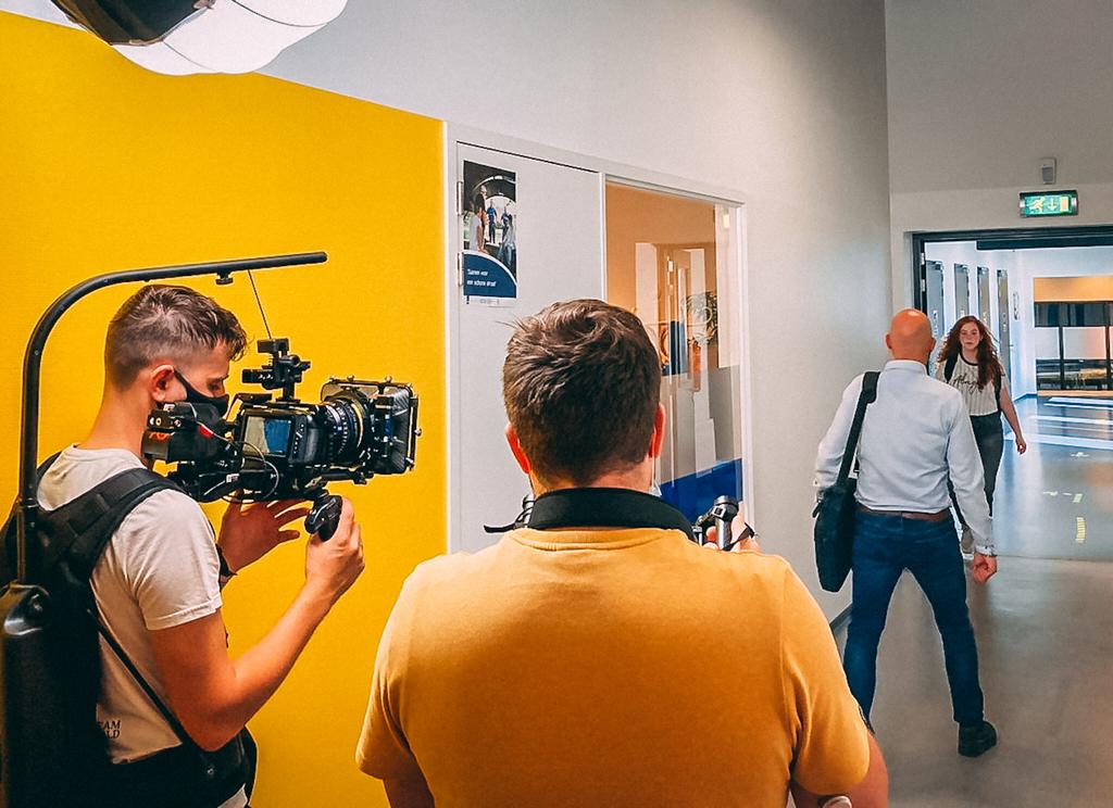 Behind The Scenes

Vanmorgen waren onze collega's op locatie voor een nieuwe productie. Voor <a href="/Gem_Enschede/">Gemeente Enschede</a> filmden ze in een middelbare school. Benieuwd welk verhaal hier in beeld wordt gebracht? Binnenkort meer!

Stay tuned!