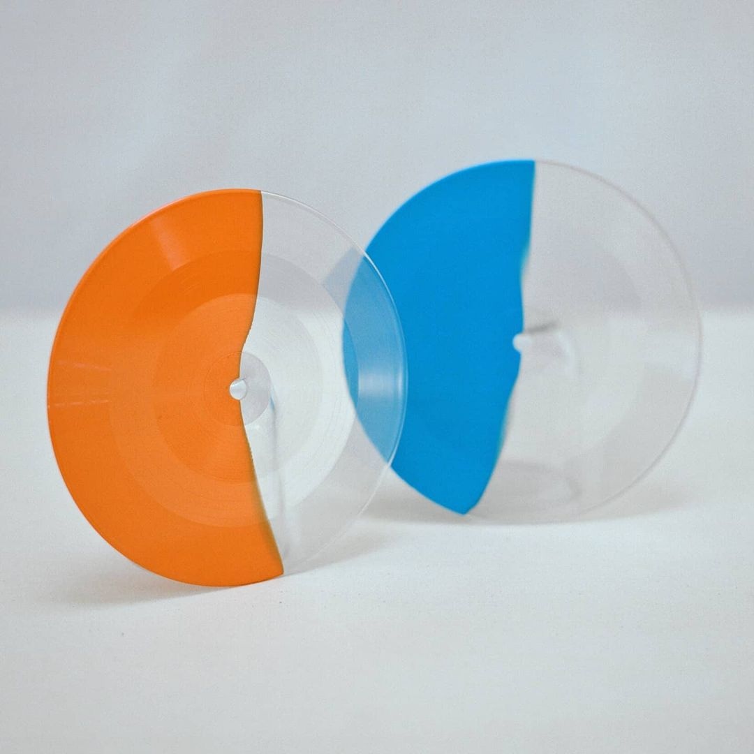 touching_bass's tweet photo. Duval Timothy - 'smΙl smΙl' ft our boy @cktrl π§‘π βΒ out via @CarryingColour
Edition of 250
2 x 7" vinyl, split colour orange/blue/transparent
Mastered by @chabmastering
Carrying Colour Records πΏπΏ
https://t.co/tE0m6Njvst
#duvaltimothy #cktrl #carryingcolour #colouredvinyl https://t.co/rzdq5infkV