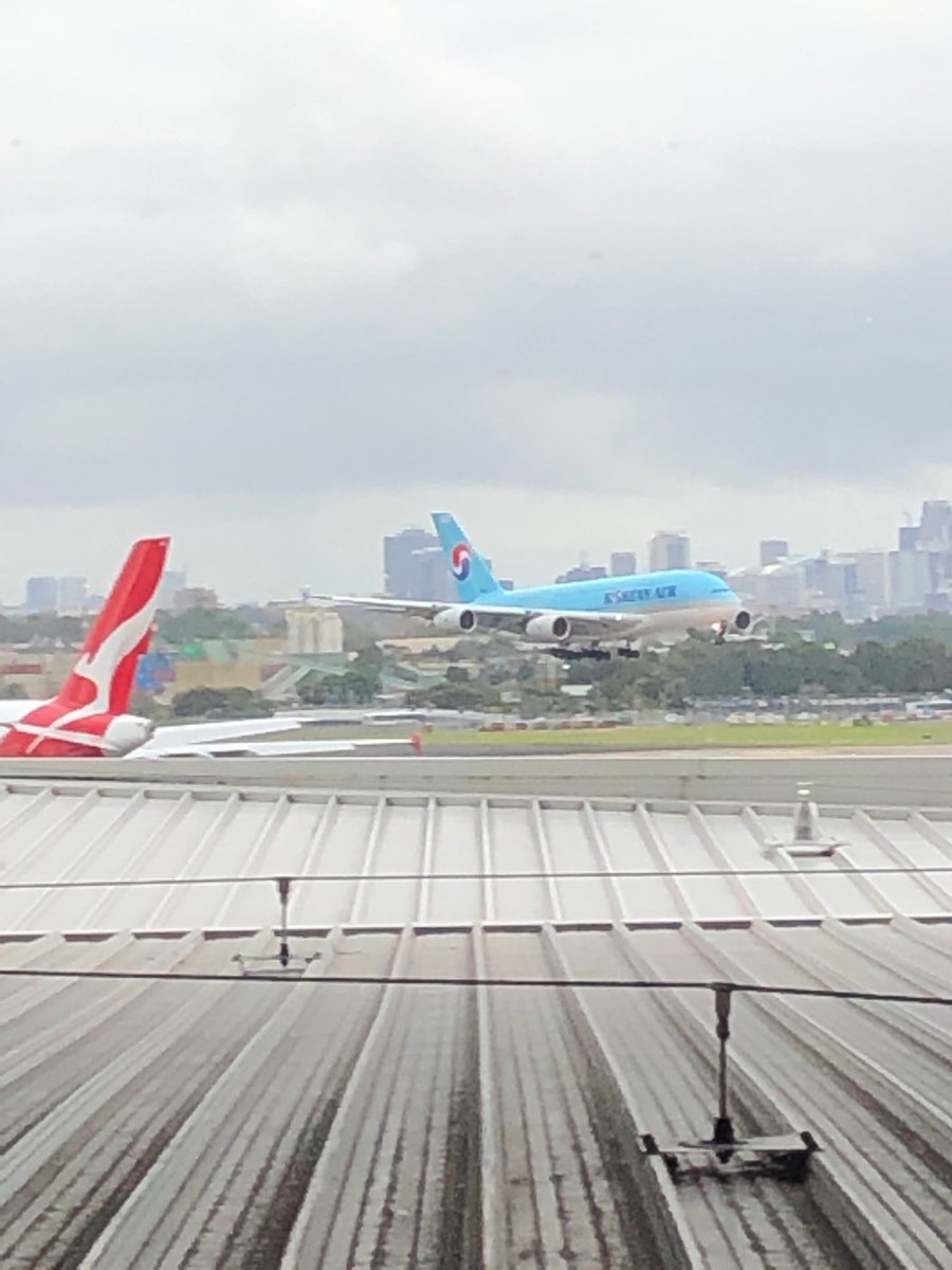 BNEarpt2807's tweet photo. 3年ぐらい前にシドニー空港のカンタスラウンジで撮った写真。この時JALに乗るのをまってたときだなー。懐かしーなー。(下手くそですみません) https://t.co/zlm1uoGDwF