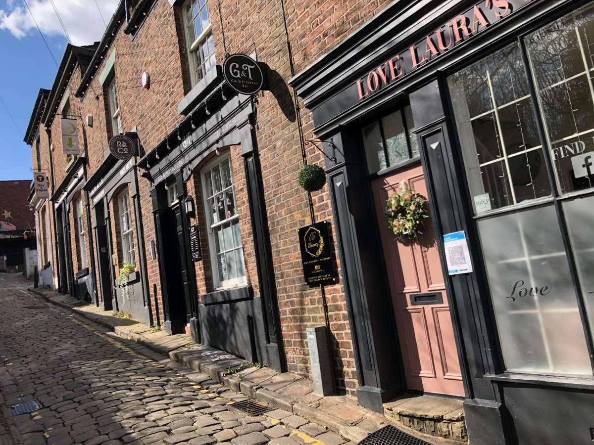 MacclesfieldTC's tweet image. Lovely catch up with businesses in The Castle Quarter in #Macclesfield discussing visibility of businesses, signage &amp;amp; community.
Thank you to @tempranillobar @DeJourMacc G&amp;amp;T Macclesfield and not forgetting @Rolphandco 

#MacclesfieldBetterTogether #SupportLocalMacc #EatLocalMacc