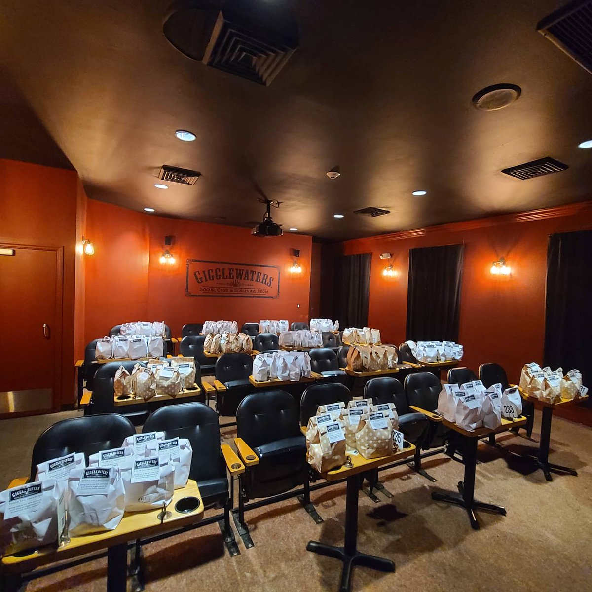 gigglewaters's tweet photo. It was a late night, but the night shift has to eat, too! Dropped off another 140 meals to Mease Countryside last night. #FeedtheFrontline https://t.co/ds5za5vykc