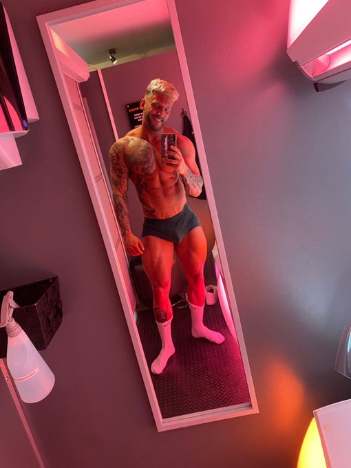 How else am I going to get tan 🐸☕️ https://t.co/2UeBrW2FNv