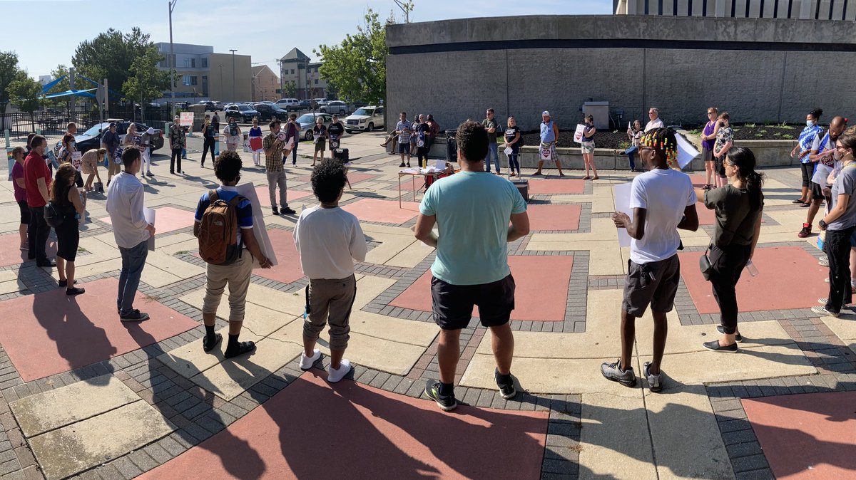NJHarmReduction's tweet photo. The team coming together to #SaveOasis is MIGHTY and our message is CLEAR: 

💉 Syringe services are an essential health service

☠️ @AtlanticCityGov decision to close syringe services is deadly &amp; inhumane

❤️ People are rising up to #SaveOasis- with numbers &amp; justice on our side https://t.co/wRUeRPuOFS