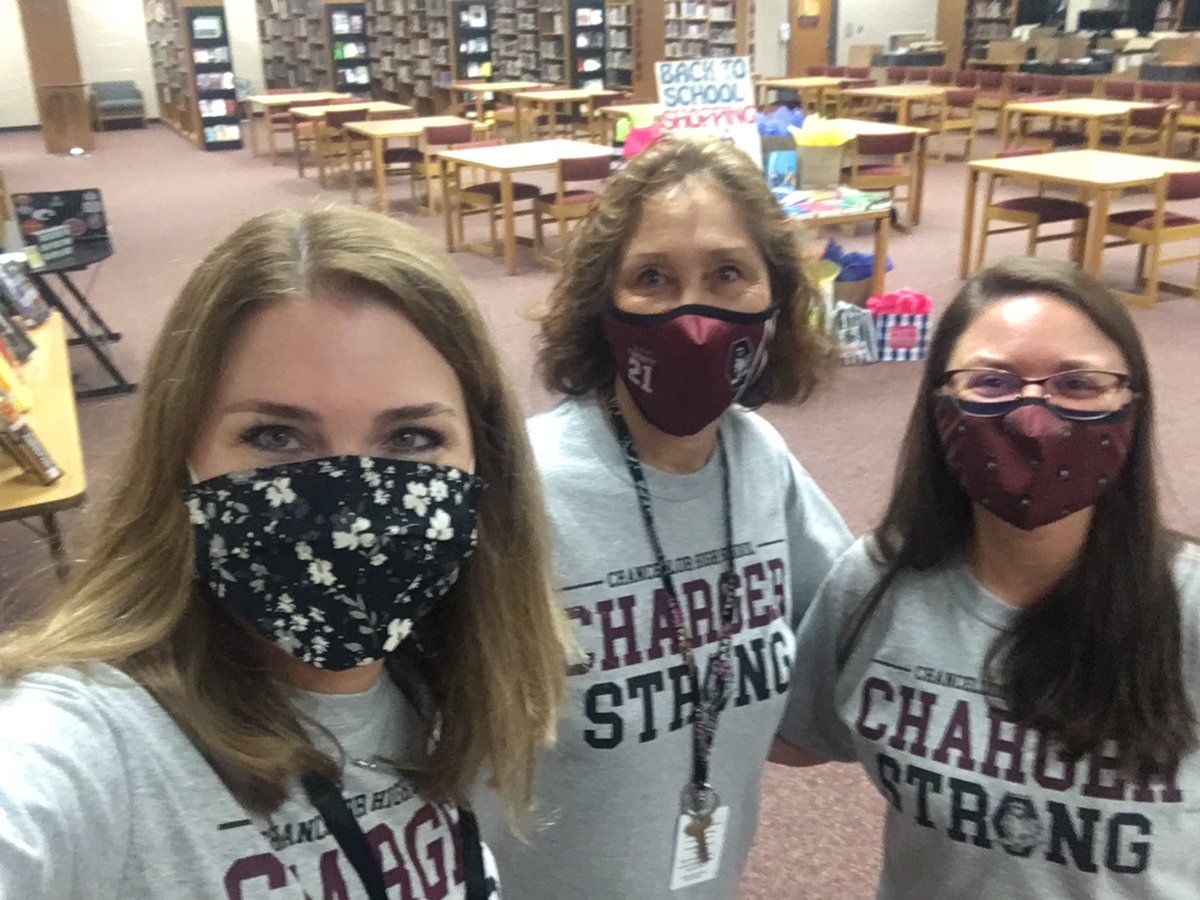 TheChHSLibrary's tweet image. #firstdayofschool We look forward to welcoming all of our Chargers today. Stop by to say hello! We’ve missed you. It’s going to be a great year! ⚡️@SpotsySchools @ChancellorHS @scslibraries