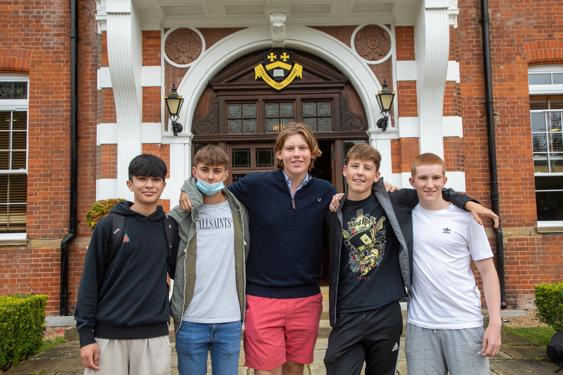 Caterham_School's tweet photo. Part physical, part virtual school year culminated in stellar GCSE results - 92% of all grades at 9 to 7. Average grade for a Caterham pupil is 8.1 (previously A*). https://t.co/mwM9tlETTd