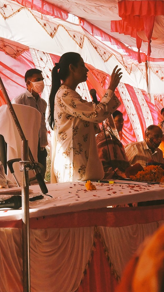 SankhlaINC's tweet photo. आज बावड़ी में मारवाड़ की शेरनी #_MLA ओसियां @DivyaMaderna जी ने कांग्रेस कार्यकर्ताओं से सवाद किया ।और कांग्रेस का प्रधान बनाने का आह्वान किया ।
@Hanuman06341080 @Tarad_Jnvu
@MukeshDaukiya11 https://t.co/85nz9MpYhJ