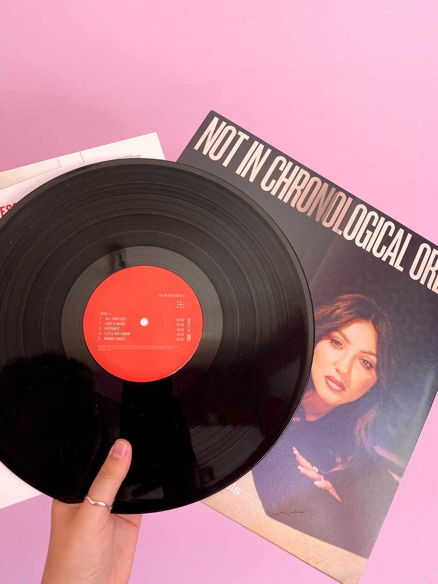 1980sjulia's tweet photo. @juliamichaels i have never seen a vinyl this pretty #notinchronologicalorder https://t.co/RZoDVtce5x