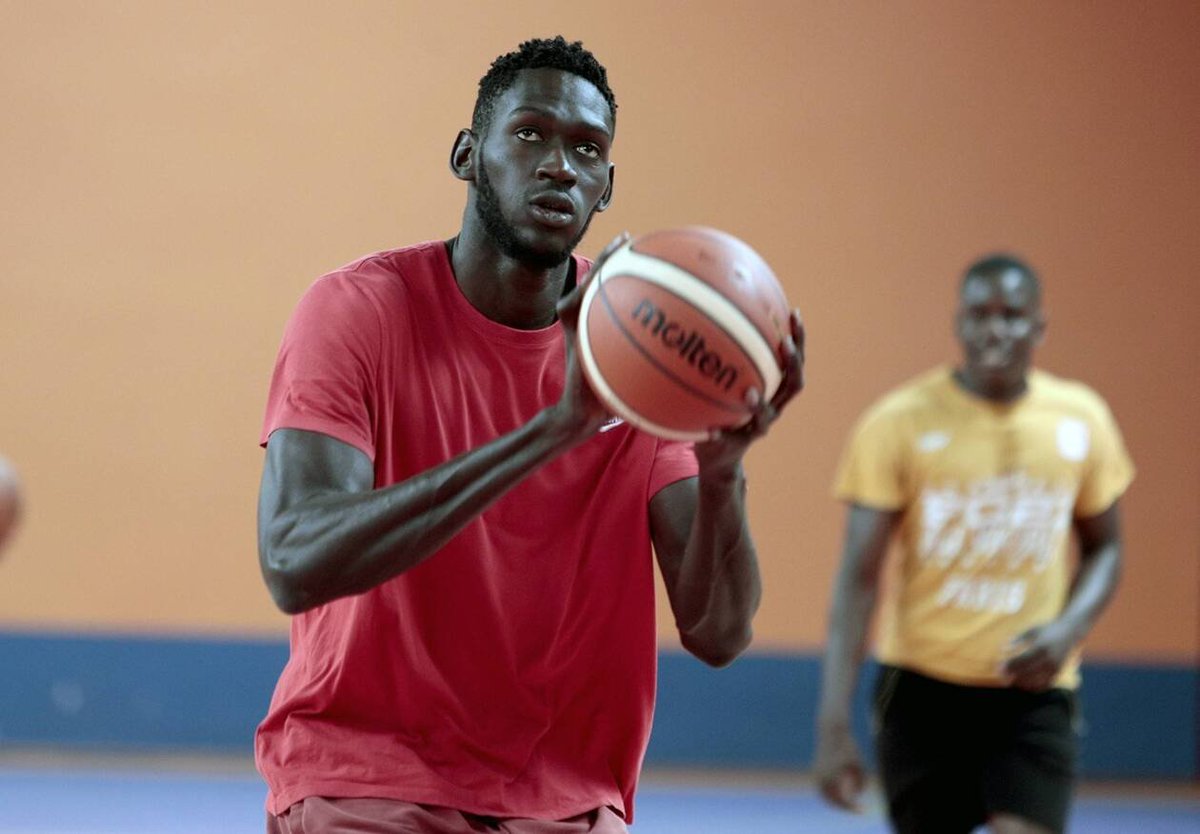 Né au #Sénégal, le pivot Pape Alioune Seydi est une des recrues estivales de l’AS Niort. Du haut de ses 2m13, ce joueur au profil surtout défensif voit cette expérience en N2 comme un tremplin vers le monde professionnel.

ouest-france.fr/sport/basket/b…