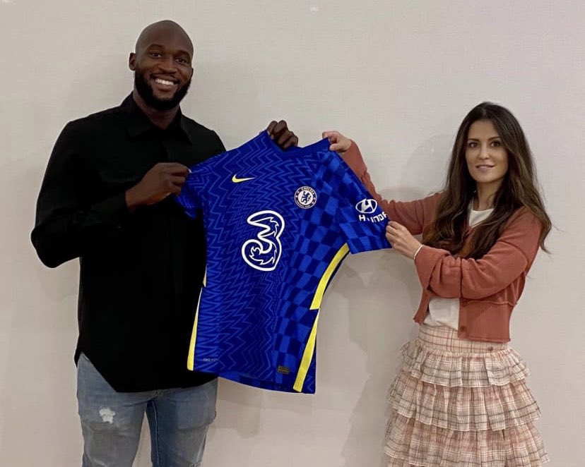 BFFA_Arena's tweet photo. ✅DEAL DONE✅
📝@ChelseaFC completed the re-signing of 28-year-old 🇧🇪Belgian striker 'ROMELU LUKAKU' from @Inter, for a club-record £97.5m.
He has penned a 5-year contract with the club.✍️
#BFFAddiction
#SummerTransferWindow2021 https://t.co/1cKwfjwwk5