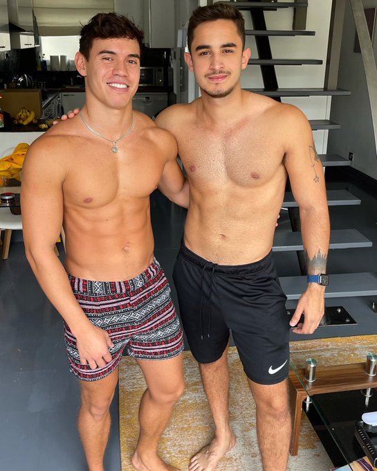 Watch Oliver Hunt's leaked NSFW photo on TwXstars