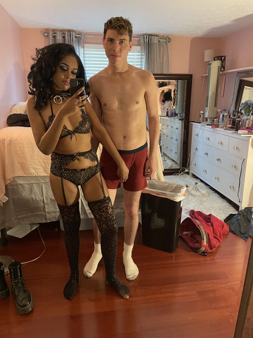 Get naked bb. https://t.co/0NSfJR6oYB<a href="/tag/happyhumpday"class="tags"><span>#happyhumpday</span></a><a href="/tag/xxx"class="tags"><span>#xxx</span></a>