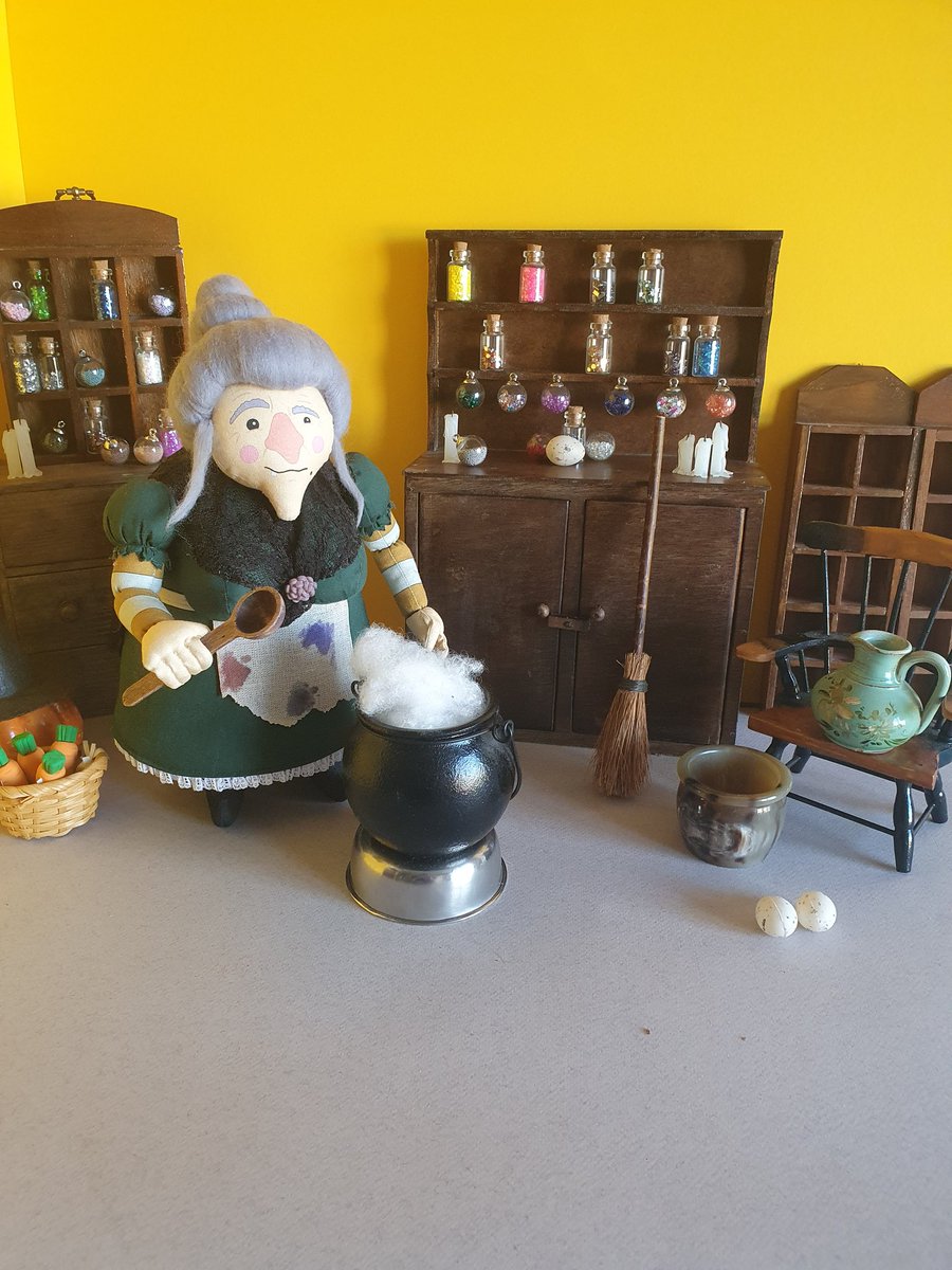 ZiggyCraftCabin's tweet photo. In a break from sewing I had a little fun setting up a quick witches kitchen for #IsadoraCreepvine with all of her potion ingredients.
#Witcheskitchen #scenebuilding #potions #magic #witchcraft https://t.co/3TSoW2MhSR