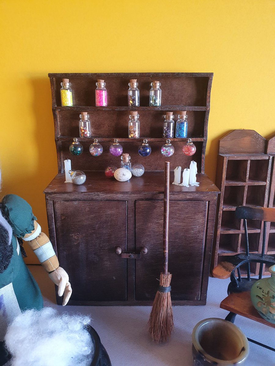 ZiggyCraftCabin's tweet photo. In a break from sewing I had a little fun setting up a quick witches kitchen for #IsadoraCreepvine with all of her potion ingredients.
#Witcheskitchen #scenebuilding #potions #magic #witchcraft https://t.co/3TSoW2MhSR