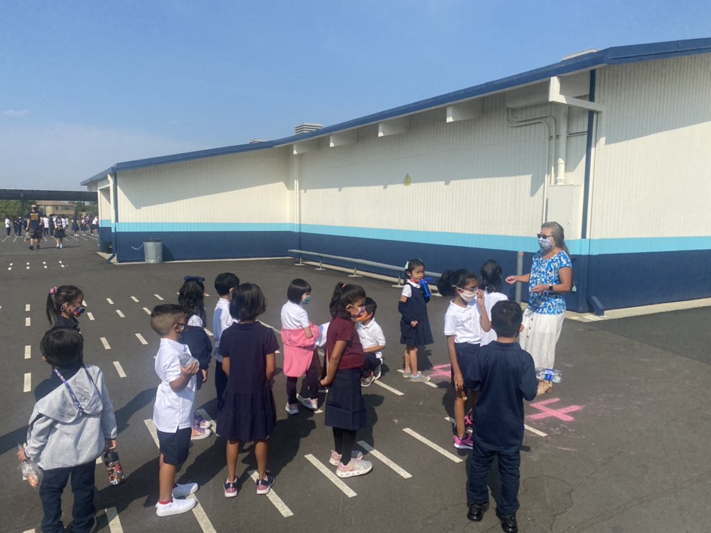 MUSDFamily's tweet photo. #PomeroyElementary students on the first day of the 2021-22 school year! We are #MUSDfamily! https://t.co/YyYqp0n0ex