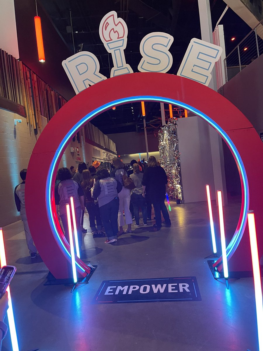 LoydSiobhan's tweet photo. Together we rise! #elliottelementaryirving #weriseirvingisd https://t.co/umUPJXVF0H