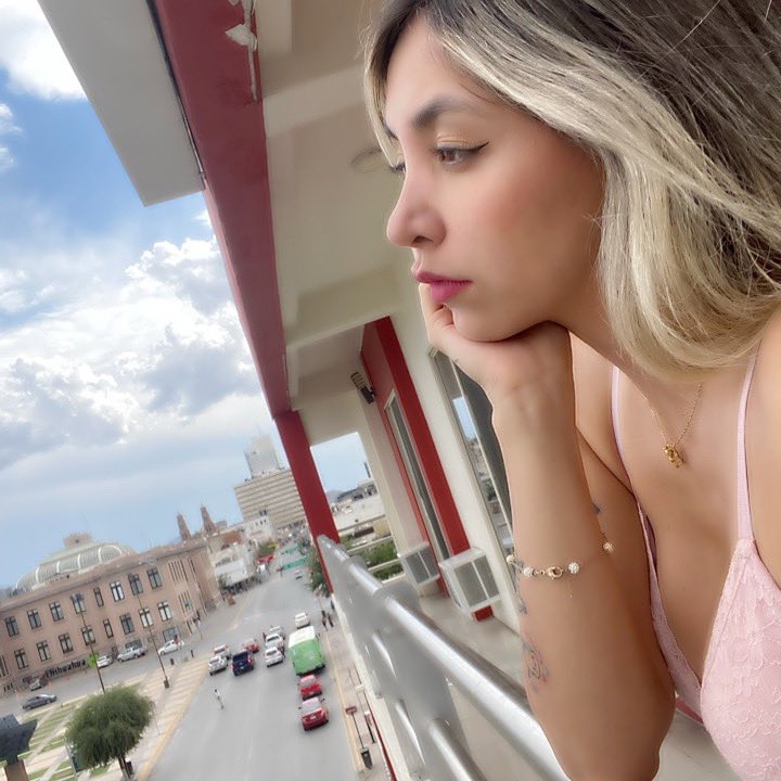 DanyGrass's tweet photo. Amigos necesito de su buena vibra tengo varias situaciones que debo atender y se me juntó todo estas semanas! 😿😿😿 siento que colapso 🙀🙀🙀 PORFI ECHENME BUENA VIBRA SOLO ESO 😎 que tengan buena semana🤩 #valiomadres #buenavibra #quieromicasa #delaverch #danygrass @DanyGrass https://t.co/vMOdRZSWzX