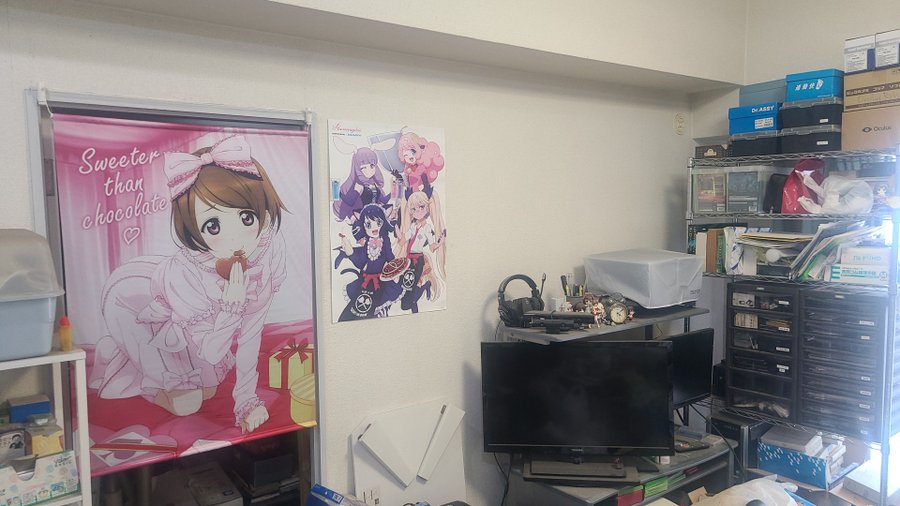 オタク感涙 一番簡単なタペストリーの飾り方は 絶対に知っておくべき傷を付けない飾り方まとめ インテリアまとめサイト Luv Interior