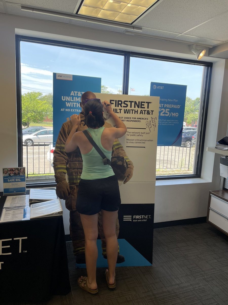 Welcome to the #FirstNet family courtesy of the Roslindale Bluelink location!! <a href="/DrawhornBrandon/">Brandon Drawhorn</a> <a href="/NDixon121212/">Nicole Dixon</a> <a href="/Ciara_Wills/">cwills</a> <a href="/LawVulakh/">Lawrence Vulakh</a>