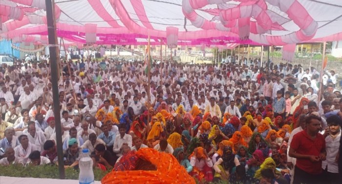 Meghram_'s tweet photo. आज पंचायती राज के चुनाव को लेकर सिकराय मुख्यालय पर माननीया मंत्री महोदया ममता भूपेश जी की अध्यक्षता में कांग्रेस पार्टी  कार्यकर्ताओं की बैठक आयोजित की गई ।बैठक में चुनाव पर्यवेक्षक गोविंदराम मेघवाल जी विध���यक एवं महेन्द्र सिंह गुर्जर पूर्व विधायक उपस्थित रहे। https://t.co/BMyQlbkEeS