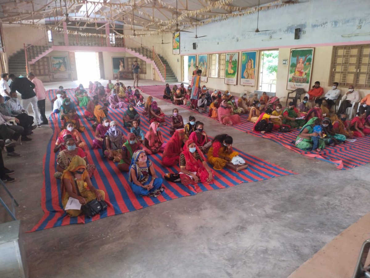 nishit_0018's tweet photo. આત્મનિર્ભર નારી શક્તિ કાર્યક્રમ ના ભાગ રૂપે આજ રોજ જોટાણા તાલુકા ખાતે સ્વસહાય જૂથ ના બેહનો ને ૧૦૦૦૦ થી ૧૫૦૦૦ સુધીનું રીવોલ્વિંગ ફંડ આપવામાં આવ્યું...
આત્મનિર્ભર મહિલા , આત્મનિર્ભર ભારત... @ddo_mehsana @CollectorMeh @InfoGujarat https://t.co/1gVO32xA32