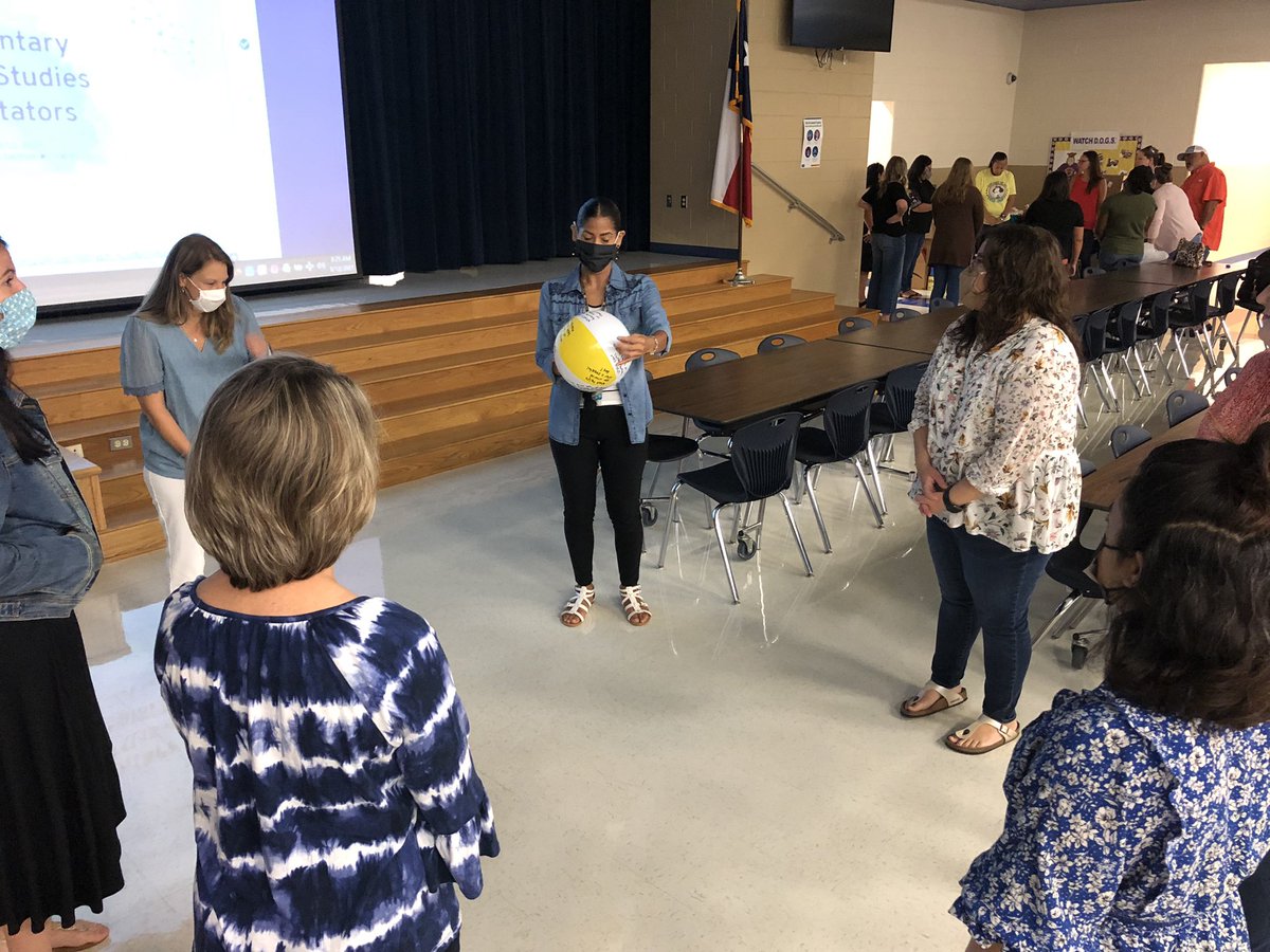 NISDElemSS's tweet photo. It begins! Welcome to all our 21-22 facilitators. Getting to know each with our first ice breaker. #NISDReunited #SocialStudiesMatter https://t.co/MC4MV0O3Bb