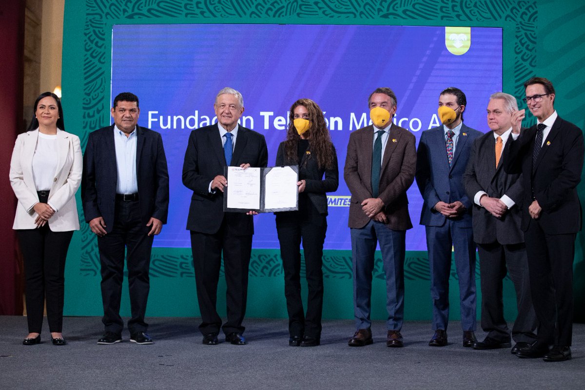 JesusRCuevas's tweet photo. El pdte. @lopezobrador_ atestiguó la firma de un convenio entre @bienestarmx y la fundación @TeletonMexico para dar atención de diagnóstico, tratamiento y servicios terapéuticos a más de 20 mil niños con discapacidad, en los 24 centros con los que cuentan en el país. https://t.co/92xFkJgd5U