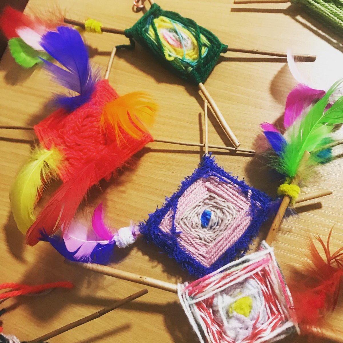 #willowweaving #godseyes #artworkshops today with @ignite_sheff at #shiregreenneighbourhoodcentre Well done artists!