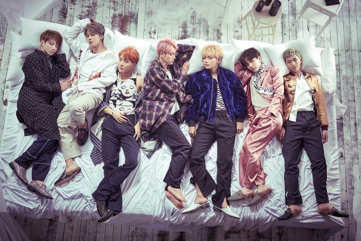 mikrokosrose's tweet photo. In honor of Thirsty Thursdays…. I give you a thread of BTS doing the sexiest thing any man can do….. https://t.co/QJZHKgVF33