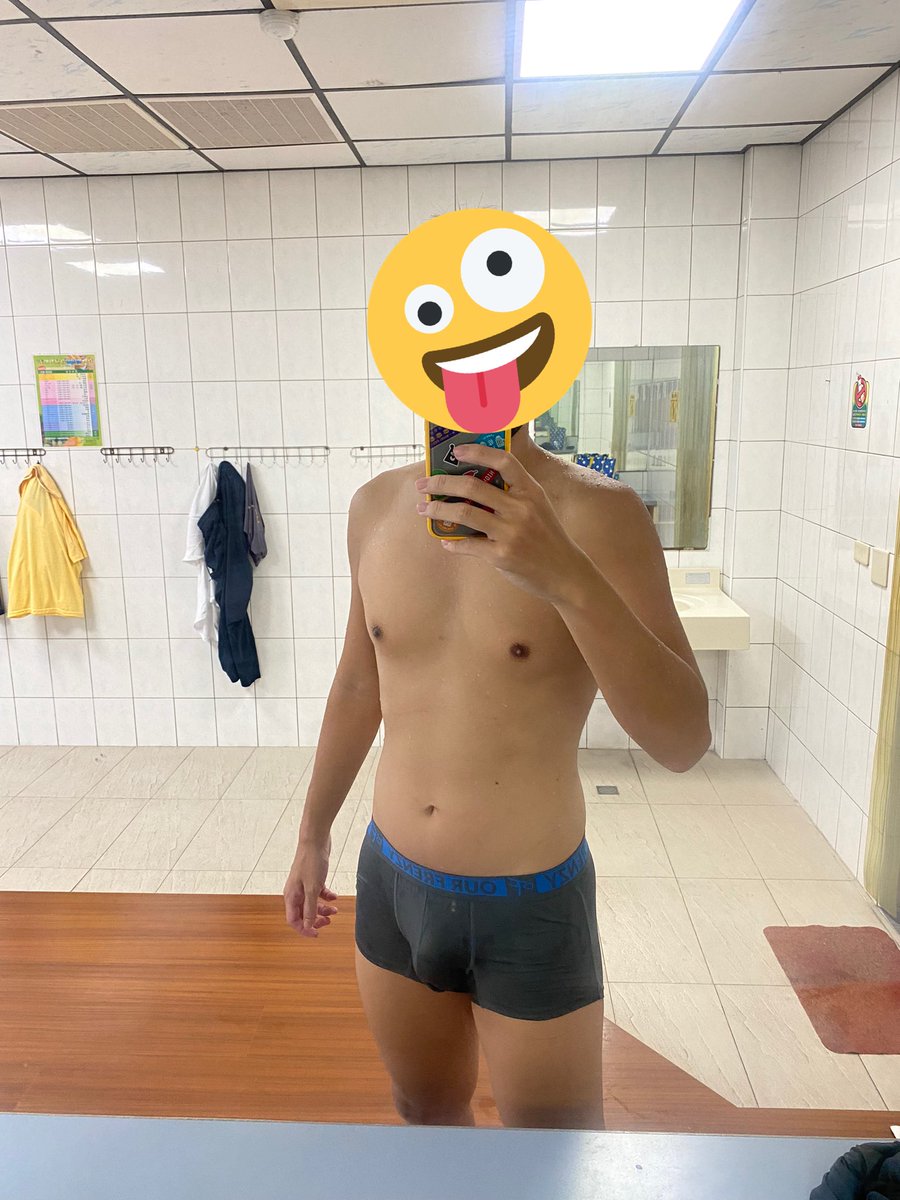 今年第一次游泳
人少少感覺很讚
一人一水道很舒服
可惜鄉下地方游泳池看不到年輕鮮肉🥲
都是阿公阿嬤😭

但聽到隔壁阿桑在跟別人抱怨限制很多
不能洗澡之類的
疫情又沒那麼嚴重之類的
唉….