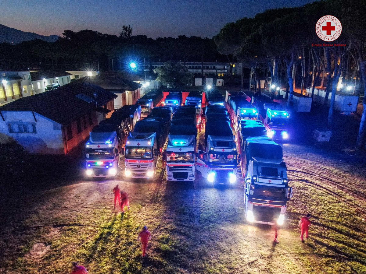 crocerossa's tweet photo. 🌾🐑 In viaggio dall'alba 15 mezzi #CroceRossa con gli aiuti destinati agli allevatori sardi in difficoltà per i violenti #incendi estivi. Un'operazione possibile grazie alla donazione di #foraggi da parte di 5 regioni e al contributo di oltre 100 volontari.
#UnItaliaCheAiuta https://t.co/lkqwHYZkxX