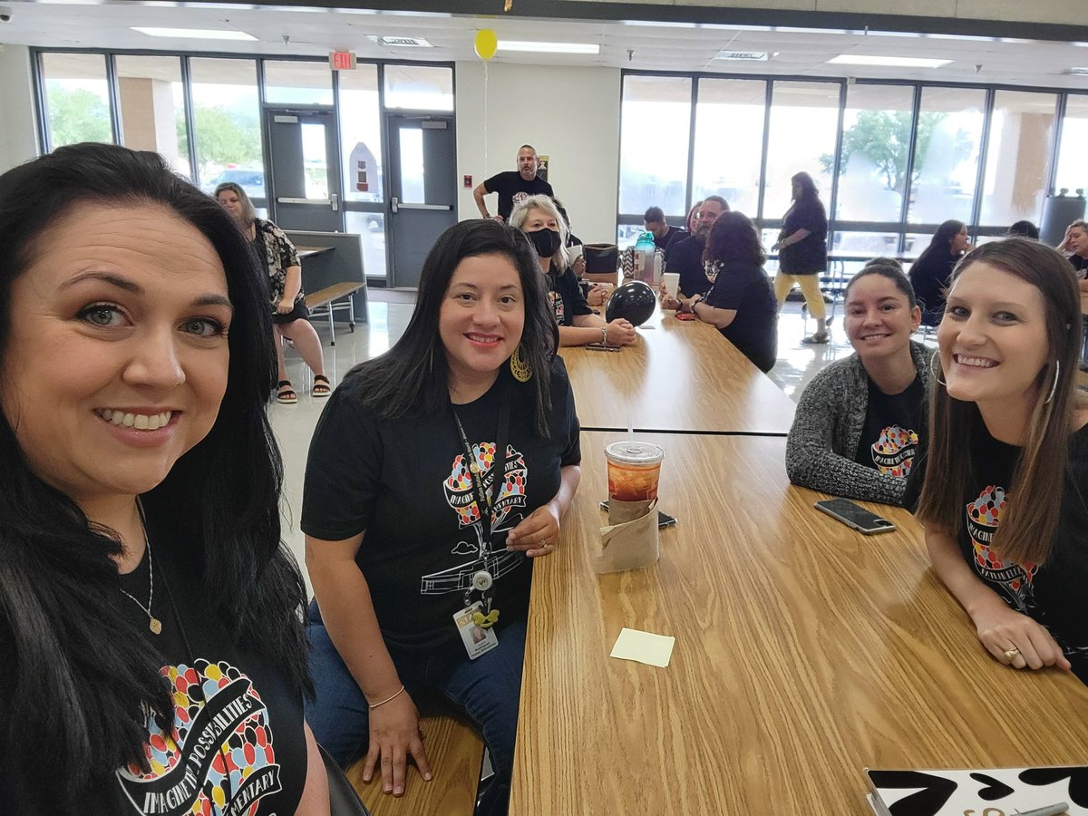 1st Grade at <a href="/PatlanES/">Patlan Elementary</a> is ready for Virtual Convocation! #1Heart1Seguin