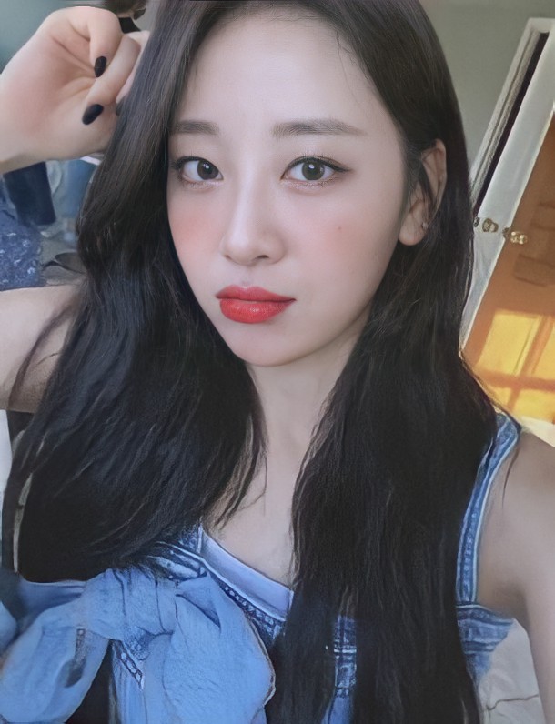 __haibeu's tweet photo. [#이브 / #Yves] 나는 우리 회사에 갔다! 그리고 BBC 스태프들을 꾸짖었어요 :) WOW 프로모션을 시작해야겠죠? 보고싶어~ ❤💞

#이달의소녀 #LOONA https://t.co/UlJiKgbHoj