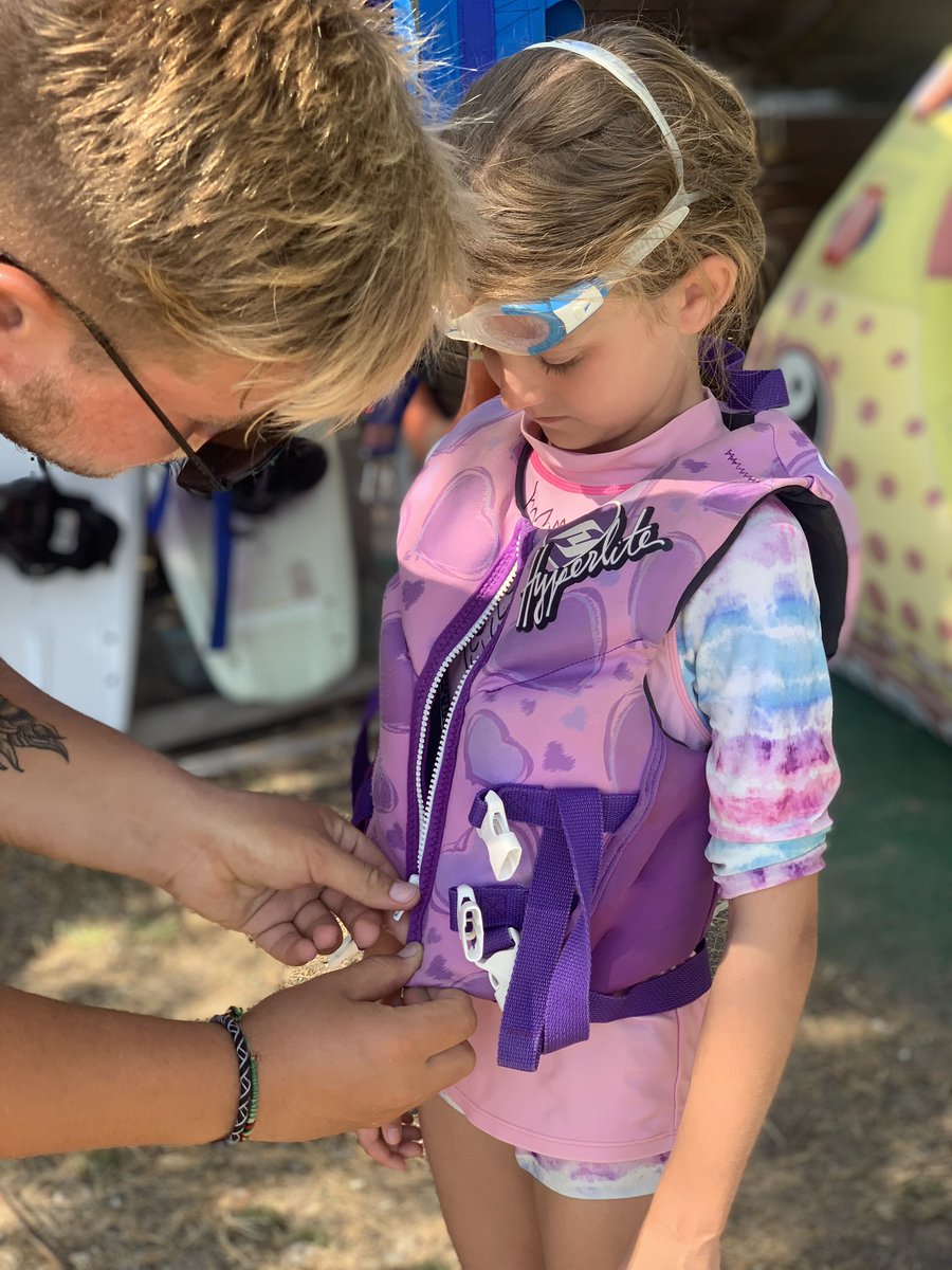 newman_andrea's tweet photo. My βjust turned 9β year old has earned the nickname βextreme girlβ at our resort. God help me. This means sheβs confident right? π€¦πΌββοΈ #corfu #holidayfirsts #parasailing @TUIUK https://t.co/cu43QdC4vE