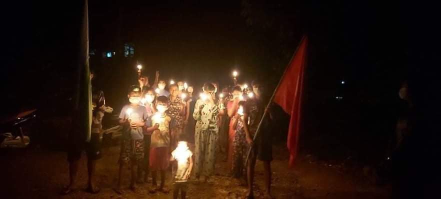 EiPyaePyaeThu1's tweet photo. Candlelight night strike led by youth was held in AshaeTaw area of #Dawei District, tonight.

#ChinaSupportingJunta
#Aug12Coup 
#WhatsHappeningInMyanmar https://t.co/7d6hReV8O8