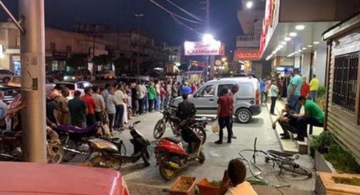 LoyalLebanon's tweet photo. These are the lines to get bread in #Beirut and throughout #Lebanon. We can make all the arguments we must, but this picture summarizes the corrupt ruling class of Lebanon better than any argument we can make. https://t.co/OEtCJlG8MH