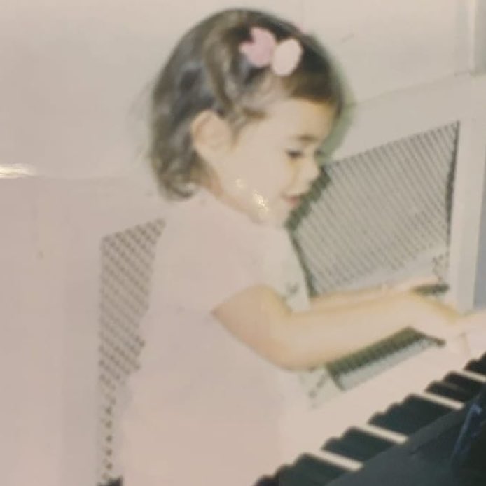 MBHQPhilippines's tweet photo. someone remind this little girl that in the next 20 years, she’s going to be a vma nominee in her debut era https://t.co/fPx5NGeYs4