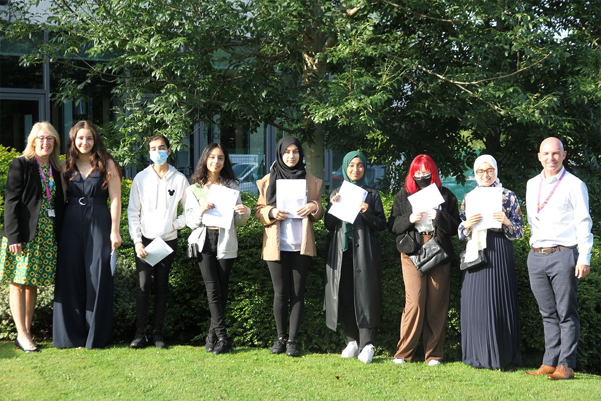 wrhs1118's tweet image. Congratulations to our inspirational Year 11 students on their fantastic results today. We are so proud of each and every one of you 🎉 #aspirebelieveachieve