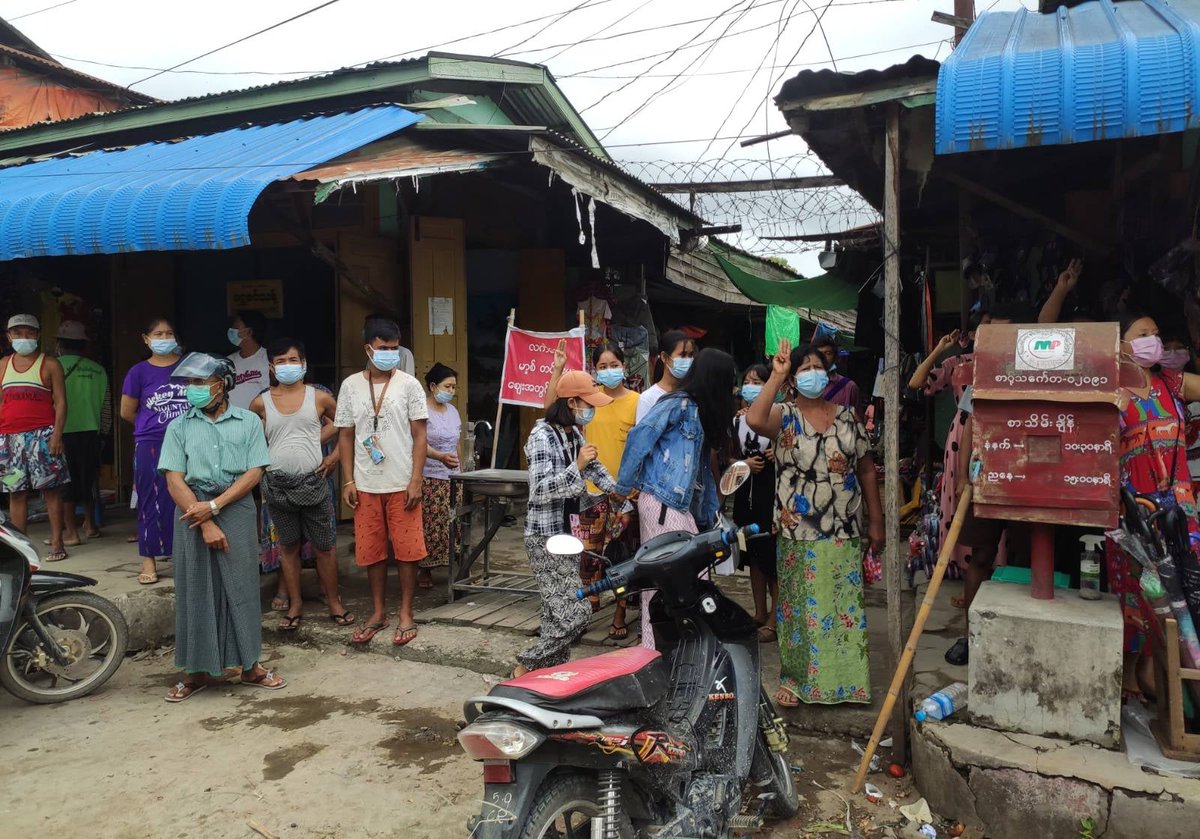 ကလေး၊ မြို့မဈေးရှေ့ လျှပ်တပျက်သပိတ် 

စစ်ကိုင်းတိုင်း၊ ကလေးမြို့မှာ ဒီကနေ့မနက်ပိုင်းက စစ်အာဏာရှင် ဆန့်ကျင်ရေး ၁၈၆ ရက်မြောက်အဖြစ် လျှပ်တပျက်သပိတ် ဆင်နွှဲခဲ့ကြပါတယ်။

📷 :Citizen Journalist

#MyanmarMilitaryCoup #MyanmarProtests  #whatishappeninginmyanmar