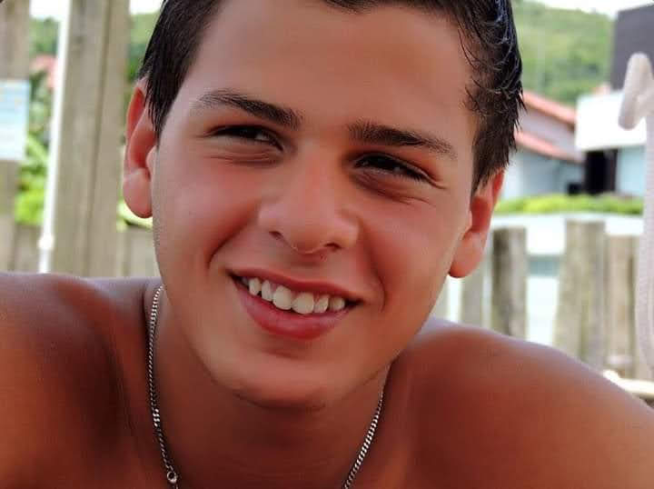 cclarip_'s tweet photo. A Martín lo mataron hace 5 años unos tipos que tenían que estar presos pero sabrá Dios y la justicia porqué estaban libres. Tenía 16  años, una vida por delante. Fue (y es) una de las mejores personas que conocí en mi vida y un gran amigo. Justicia por Martín Scaldafferro siempre https://t.co/02siBpfJya
