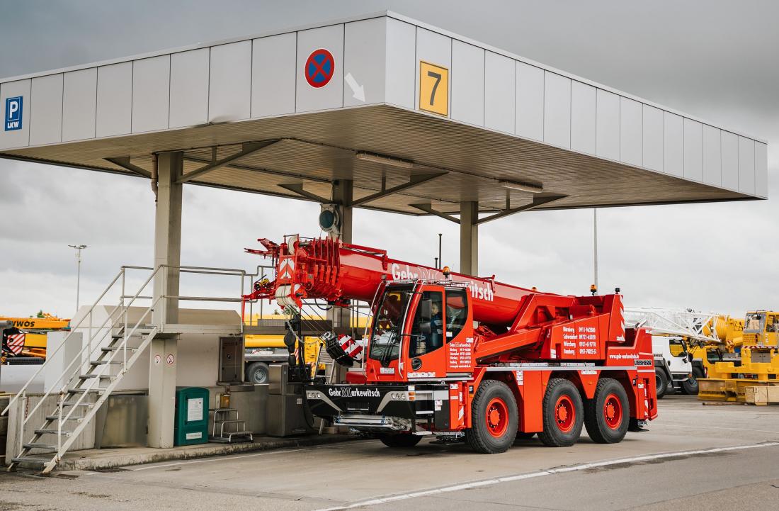 Liebherr_GB's tweet image. We are switching to Hydrogenated Vegetable Oils (HVO) fuels for our mobile &amp;amp; crawler cranes.
All #Liebherr engines up to the 560KW are now approved for operation with modern HVO, meaning our engines are “essentially CO2-neutral”. 
More info ow.ly/Xf5930rPVE3 @vertikalnet