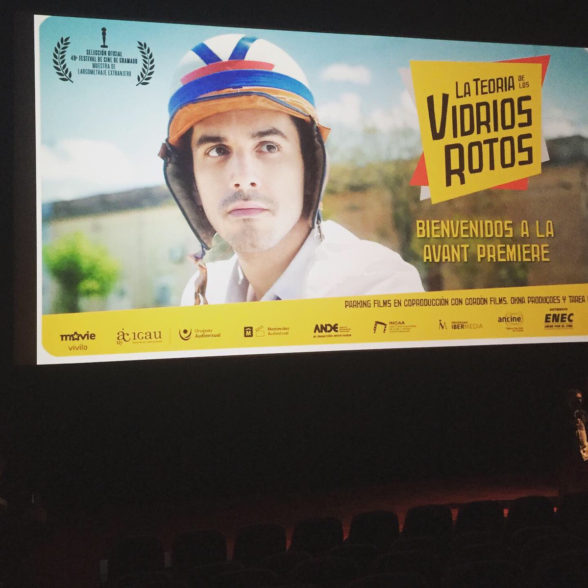 christianfont's tweet photo. Hace 21 años me escapaba al recreo de la facultad con un compañero a hablar de cine y libros. Ayer nos dimos un abrazo con Rodolfo Santullo, él como guionista y yo como actor invitado a participar de esta locura. El 26 se estrena @lateoriadelosv1: nos vemos en el cine! 📽🎬🚘💥 https://t.co/CrxZIQaF4O