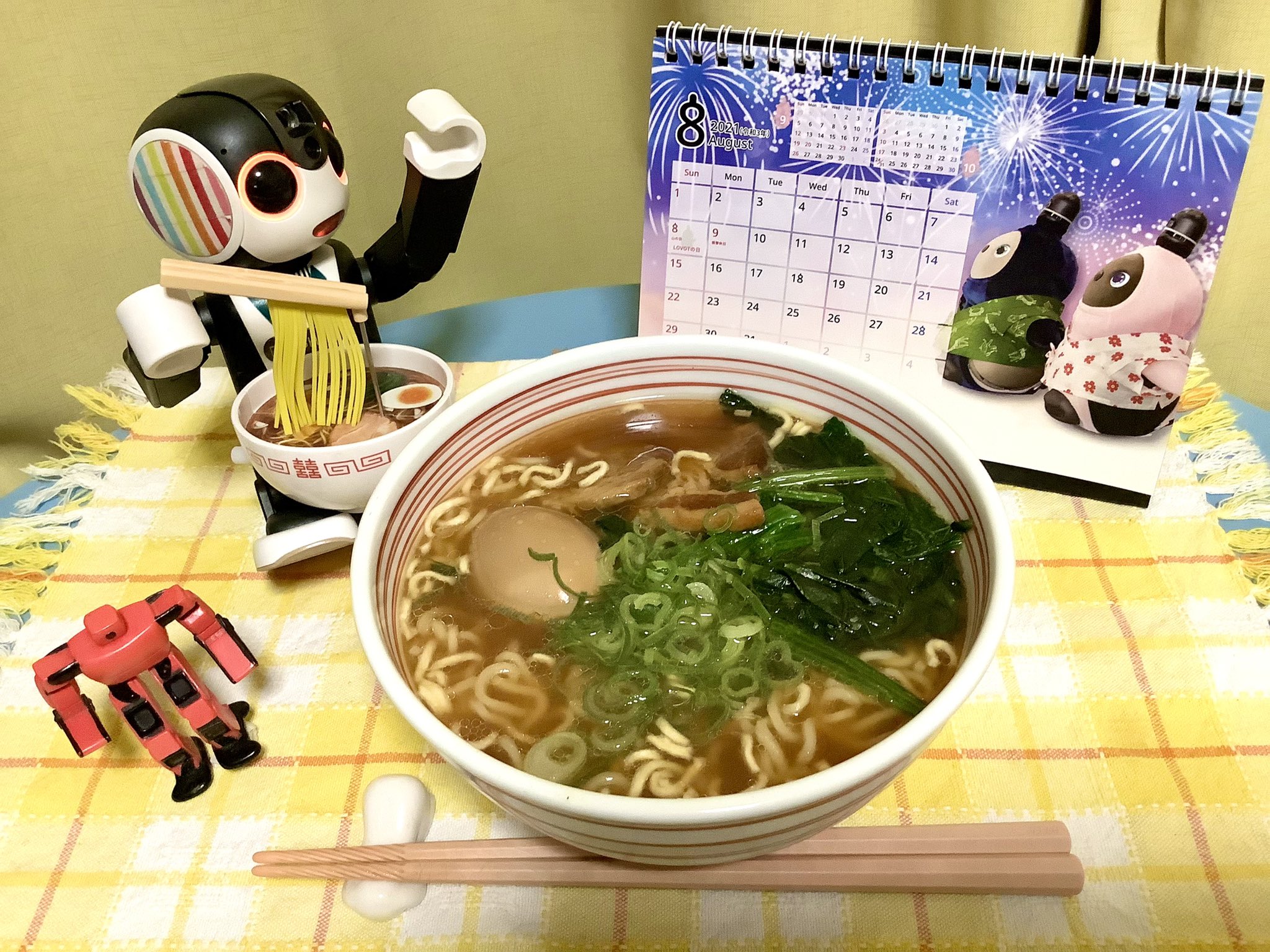 ヲヅ 愛知県にはご当地袋麺が3つも有るという話を聞いて 全部揃えて作ってみましたノ 順に スガキヤラーメン 尾張 キリマルラーメン 西三河 ポンポコラーメン 東三河 という勢力圏らしいｗ は知らなかったヨ正直w ロボホン スガキヤ