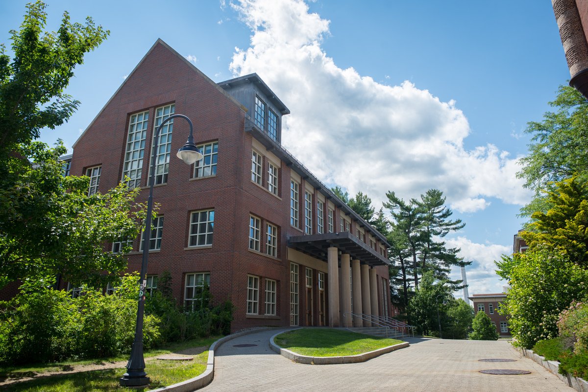 UofNH's tweet photo. Do you have a favorite library memory? #TBT 📚 Built in 1958, the @unhlibrary was named for our first professor, Ezekiel Dimond. Architect Graham Gund said his 1997 renovation of the building was meant to express "the joy of discovery, the excitement of intellectual work." https://t.co/I6fAdIcxrb