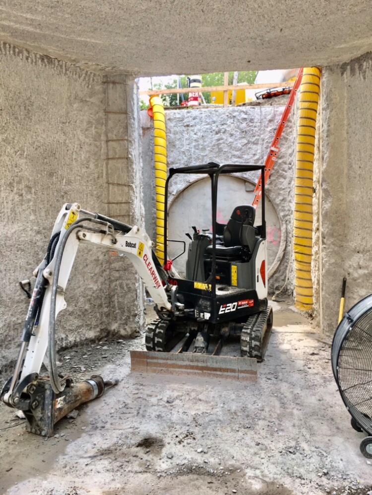 Clearway1973's tweet photo. A glimpse into what rehabilitating an existing sewer chamber looks like. Concrete chipping and removals. Voila, clean! #sewerandwatermain #construction #GreatToBePartOfATeam https://t.co/fpzblbggBC
