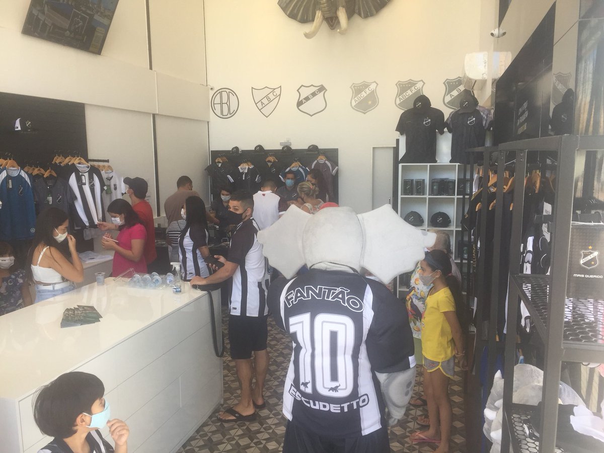 andre_cvlcnt's tweet photo. Visitei o @ABCFC neste último final de semana e gostaria de agradecer a receptividade e atenção do Presidente Bira Marques e staff. Um dos maiores Clubes do Nordeste, possui uma estrutura invejável, com destaque ao Estádio Frasquerão. A Elefante MQ é sua marca própria. https://t.co/zkfaTzhO9U