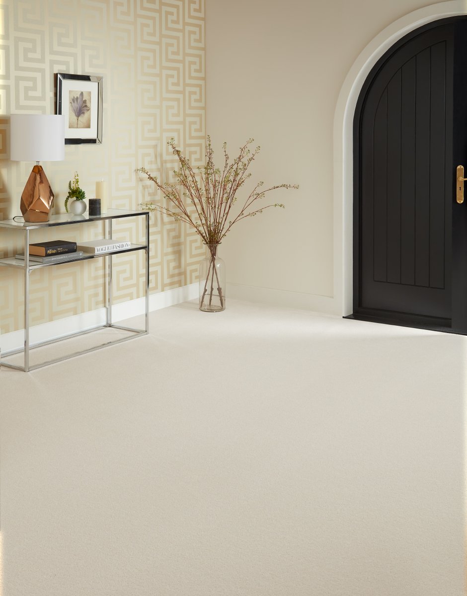 How do you create a beautiful contemporary space to welcome your guests? 🤔

You install our Dorchester Daisy Carpet and I Love Wallpaper's London Greek Key Wallpaper, Gold ✨

🛒 Order your Free Samples today!
👉 bit.ly/3iBMIcA

#Carpet #Hallway #Interiors